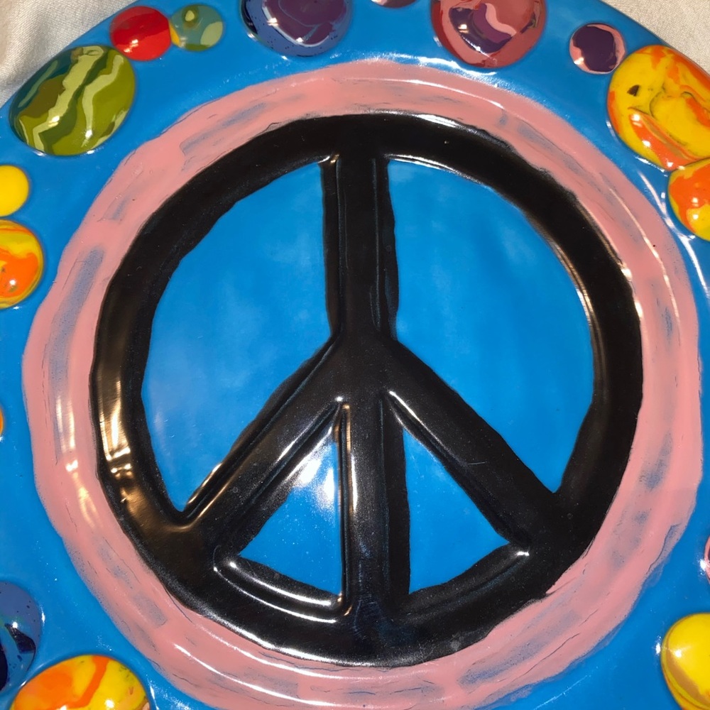 Hand painted clay peace sign plate - Picture 2 of 5